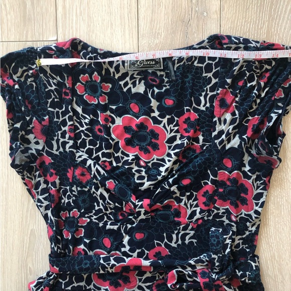 Guess Floral Print Tie Waist Dress in Red & Black Size S - Picture 2 of 13